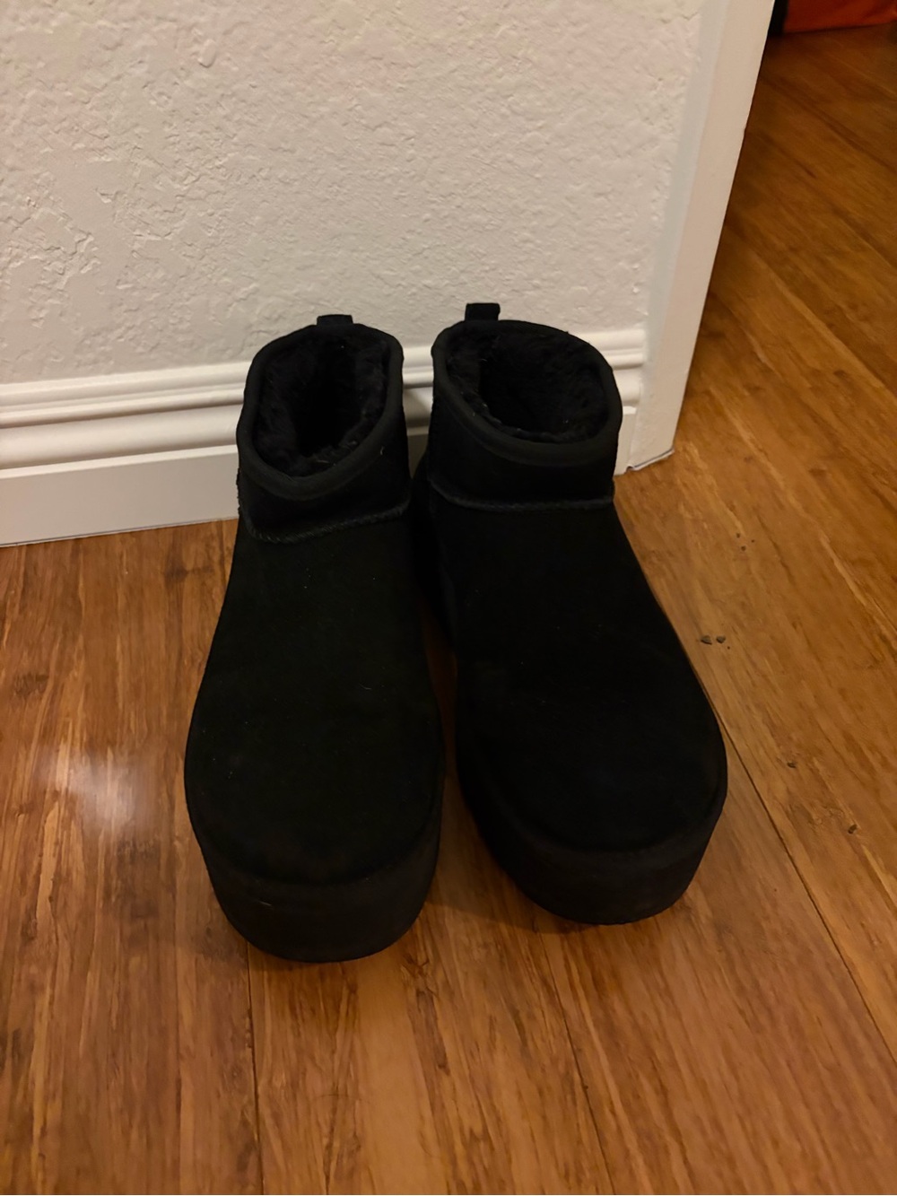 Women’s Ugg Classic Ultra Mini Platform in Black